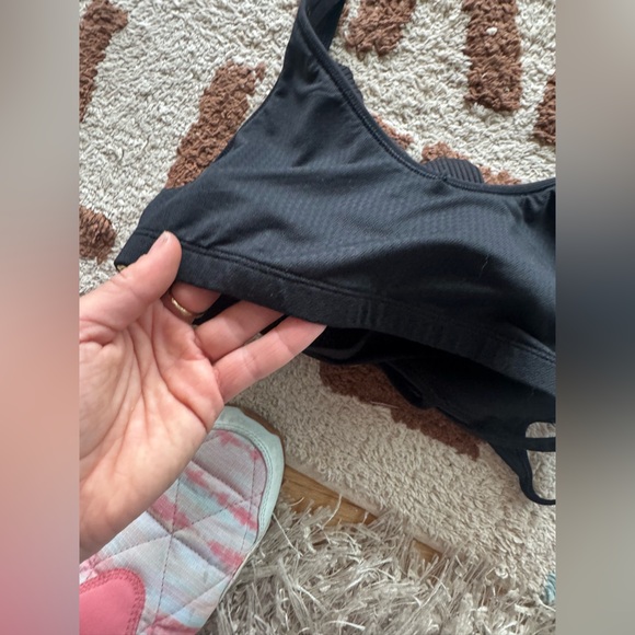 Vuori Black Crop Top w Shelf Bra - Picture 4 of 4